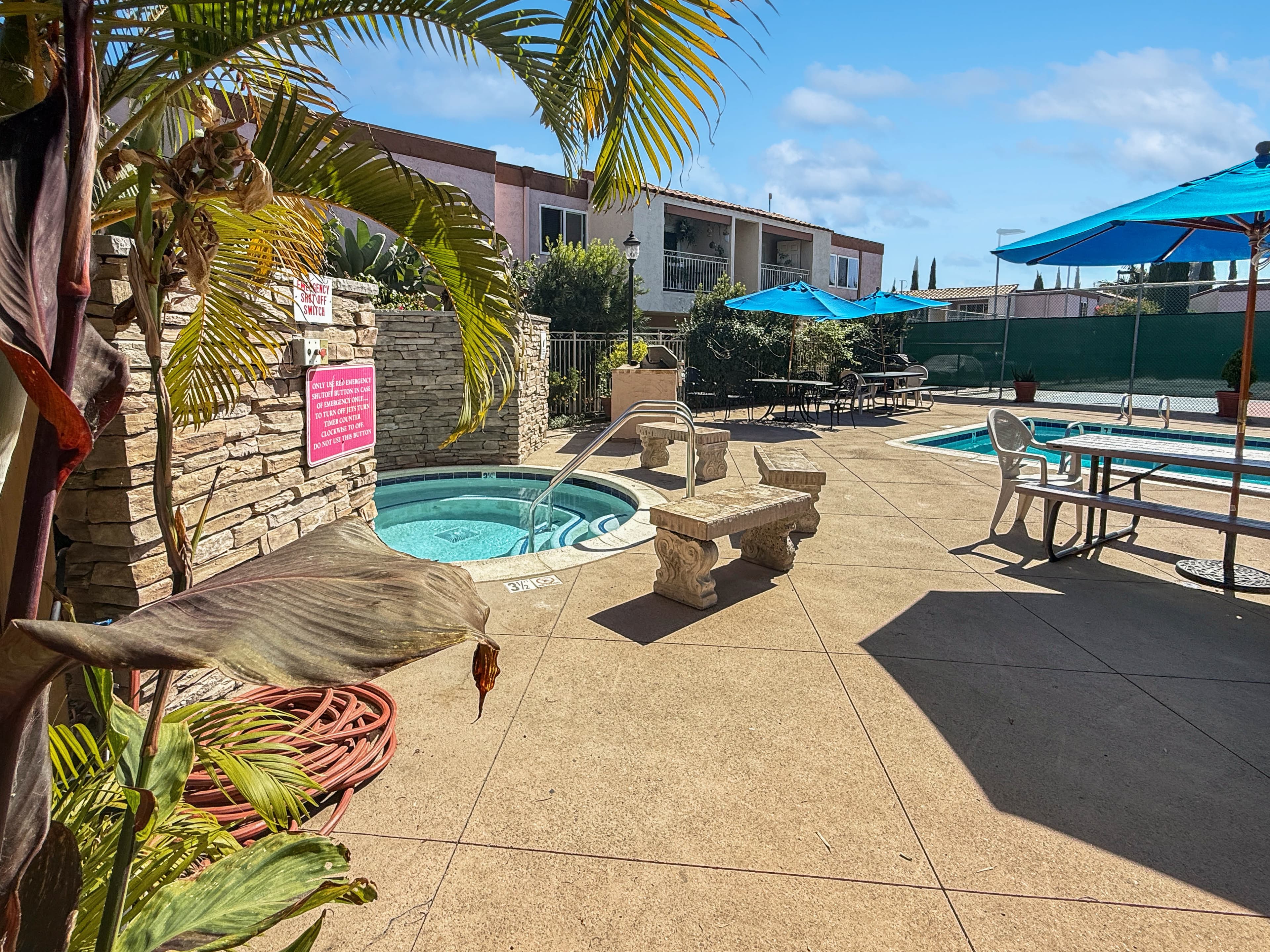 Hot tub and spa at Hourglass Park pool area